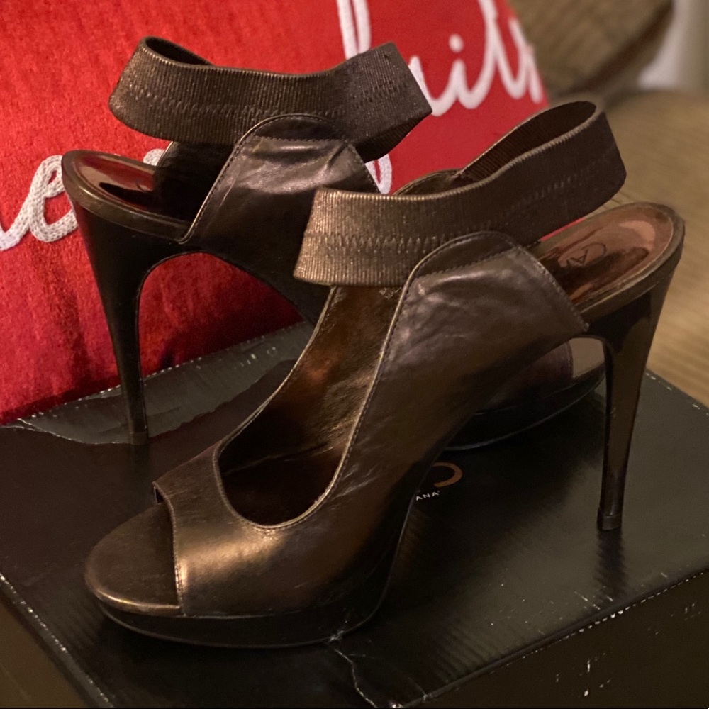 Bronze platform heel